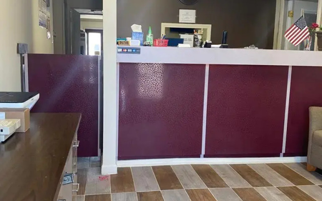 Country Club Inn & Suites