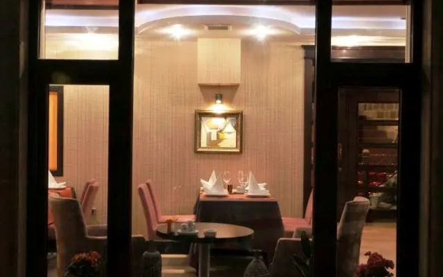 Riviera Hotel