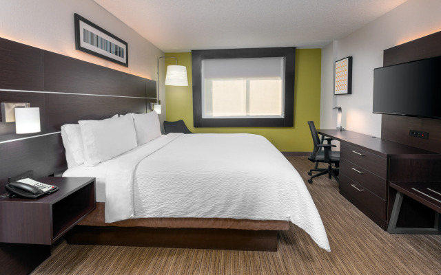 Holiday Inn Express Miami Airport Doral Area, an IHG Hotel