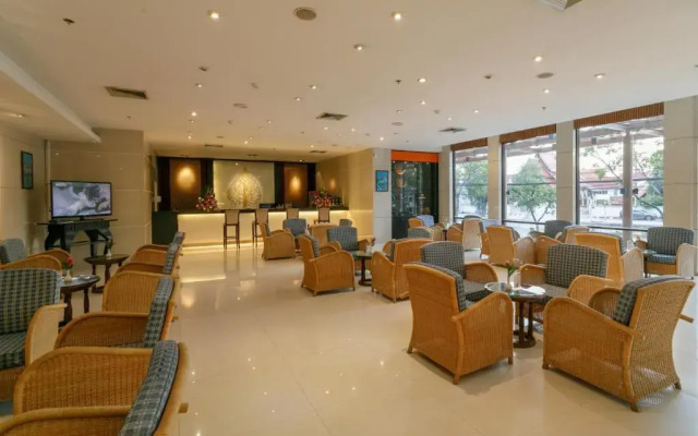 Amora Hotel Tapae Chiang Mai
