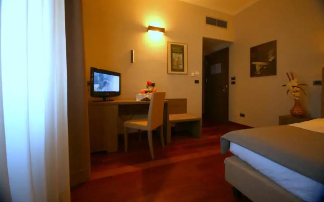 Jet Hotel