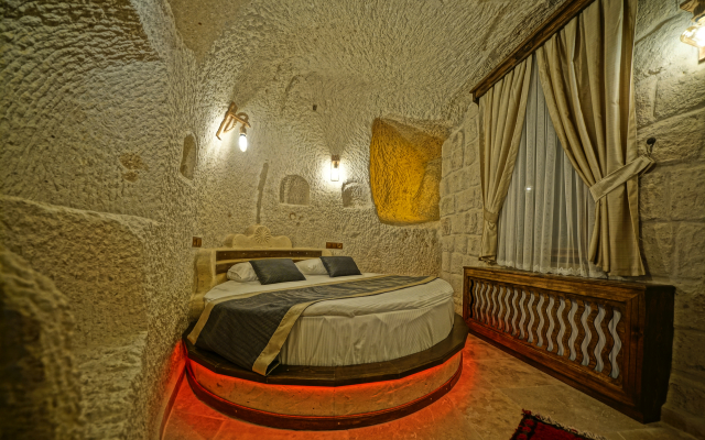 Castle Cave Hotel