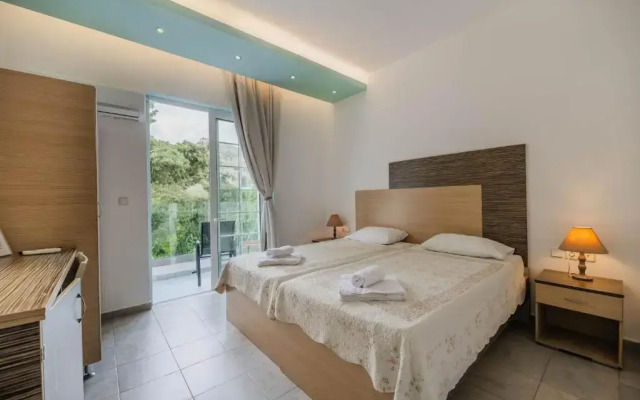 Delfini Beach Hotel