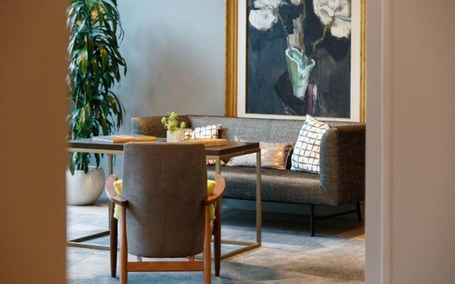 Renaissance Los Angeles Airport Hotel