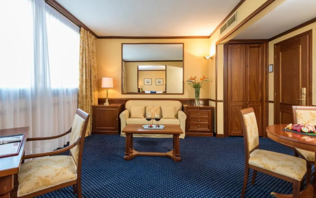 Отель Leonardo Hotel Milan City Center