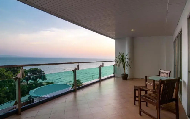 Royal Beach View Suites