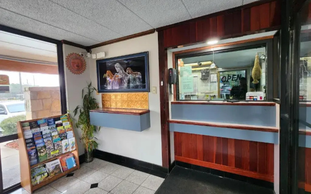 Americas Best Value Inn & Suites Little Rock at Scott Hamilton Dr