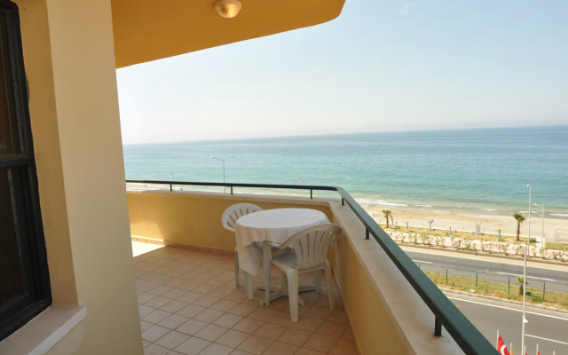 Gold Twins Beach Family