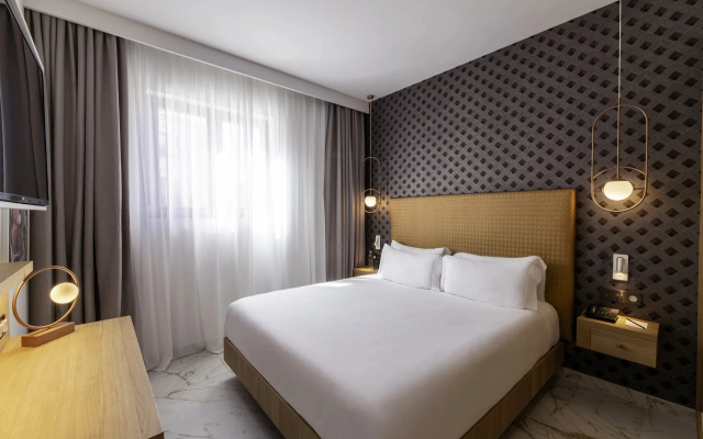 Deluxe Double room with city view (full double bed) (bed type is subject to availability)
