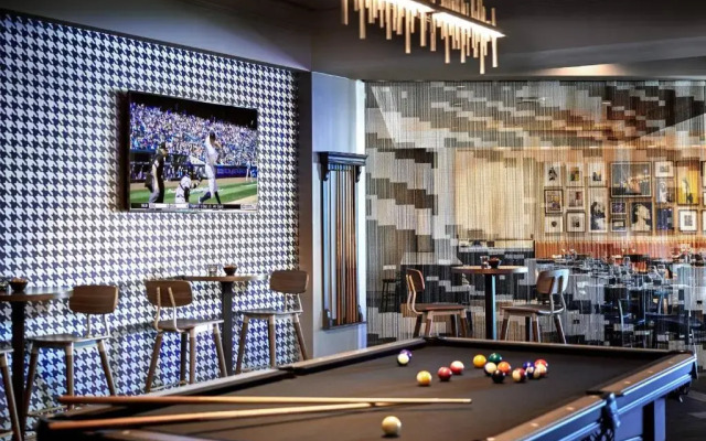 Renaissance Los Angeles Airport Hotel