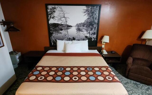 Hotel Iron Mountain Inn & Suites