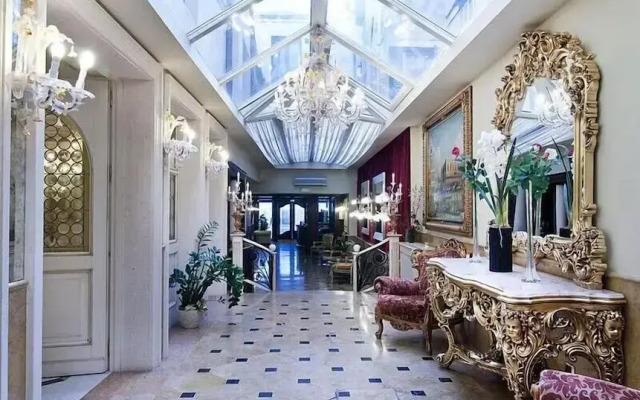 Hotel Belle Epoque