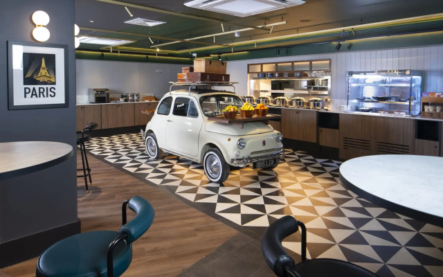 ibis London Gatwick Airport