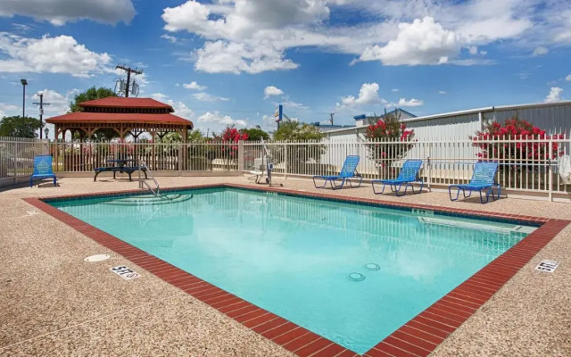Best Western Limestone Inn & Suites