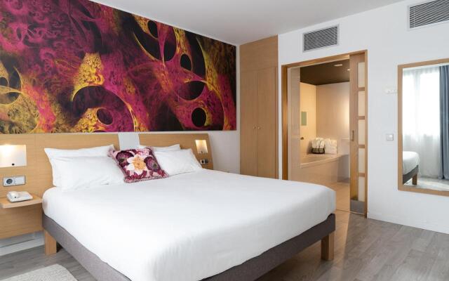 Отель Novotel Barcelona Cornella