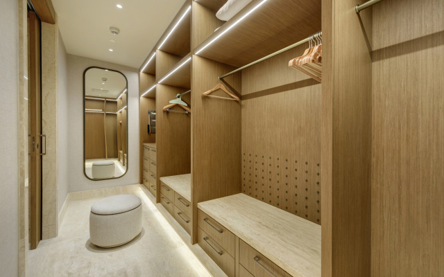 Regnum The Crown Resort