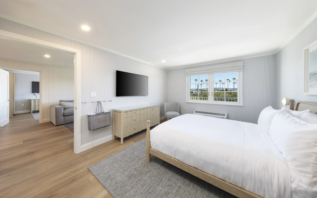 Bay Shores Peninsula Hotel