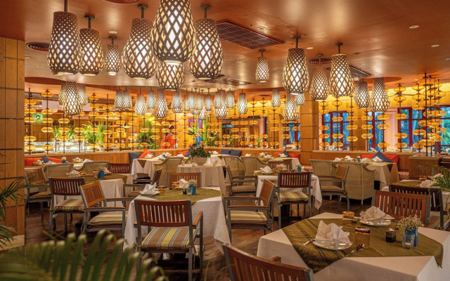 Отель Centara Grand Beach Resort Phuket 