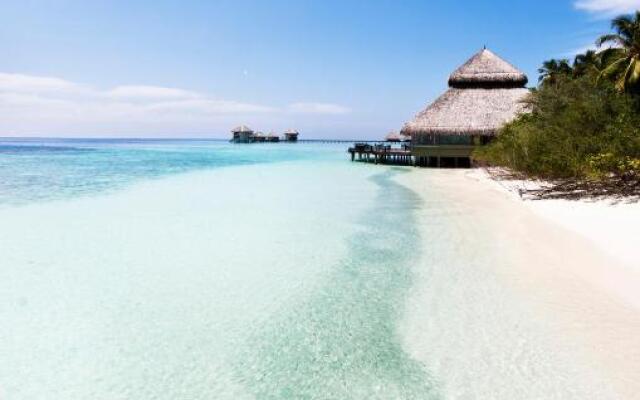 Adaaran Club Rannalhi Hotel
