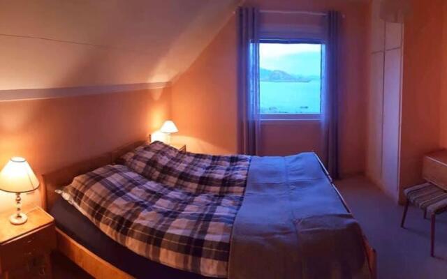 House by the sea Reine, Lofoten