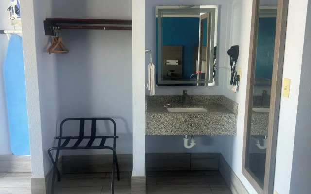 Carrizo Executive Inn