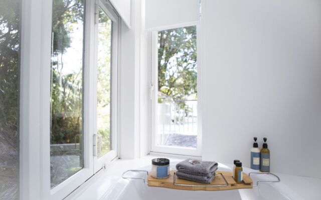 970 Lonely Bay Lodge