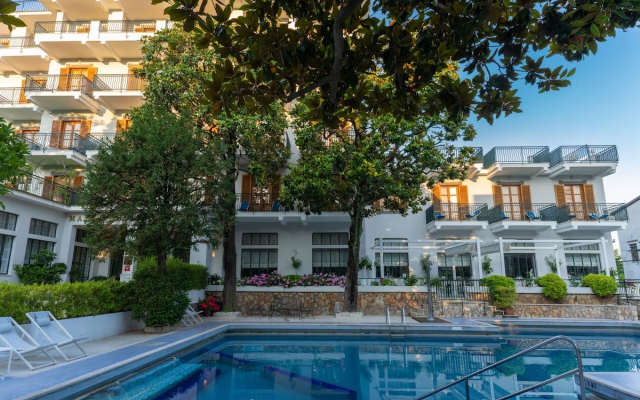 Majestic Palace Hotel