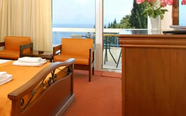 Alexandros Hotel