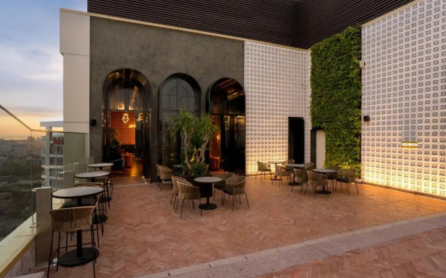 L7 WEST LAKE HANOI By LOTTE HOTELS