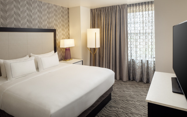 DoubleTree Suites by Hilton Hotel Detroit Downtown - Fort Shelby