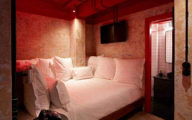 Dave Red Athens Hotel