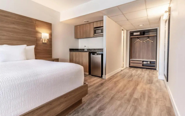 Atrium Hotel Vancouver