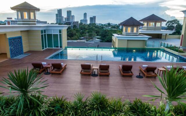 Crystal Palace Luxury Hotel