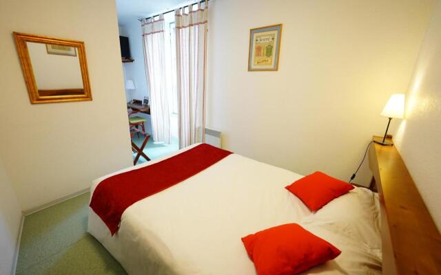 Logis Hôtel Le Relais Des Remparts