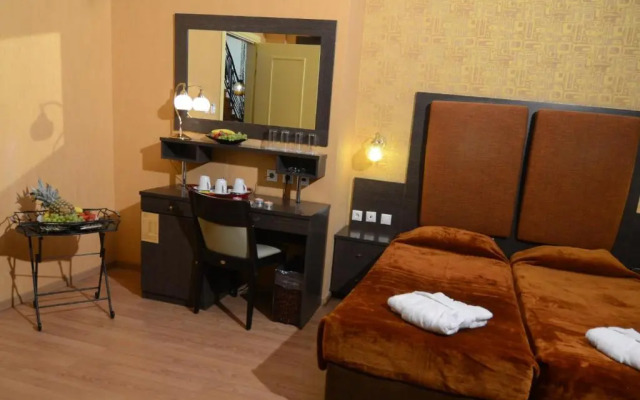 Delphi Art Hotel