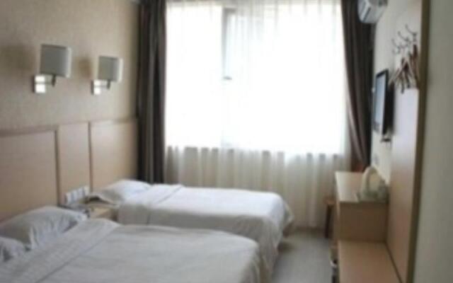 Zhongtian Seaview Hotel (Zhanqiao Railway Station)