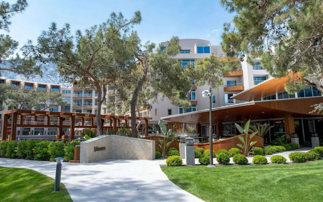 Rixos Sungate - The Land of Legends Access