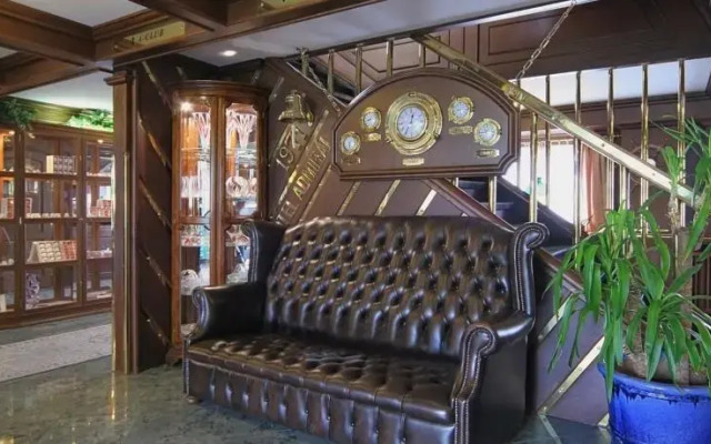 Botel Admiral