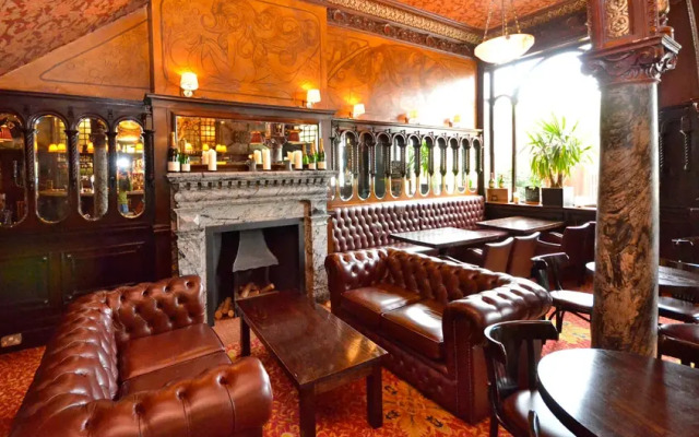 The Warrington Hotel