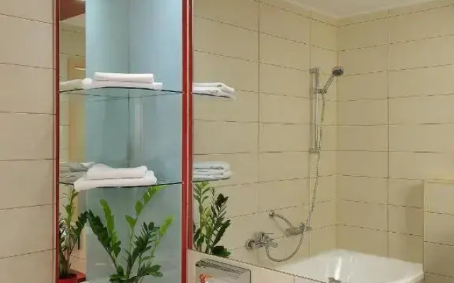 Promenade City Hotel