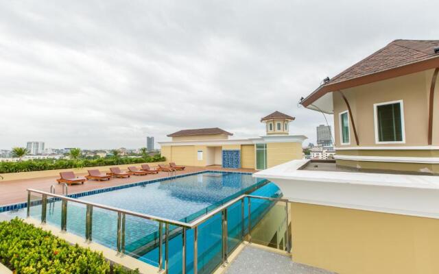 Crystal Palace Luxury Hotel