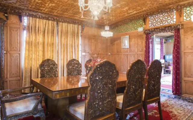 Prince of Kashmir Houseboat