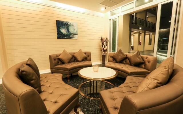 Crystal Palace Luxury Hotel