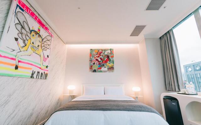 Meistay Art Gallery Hotel