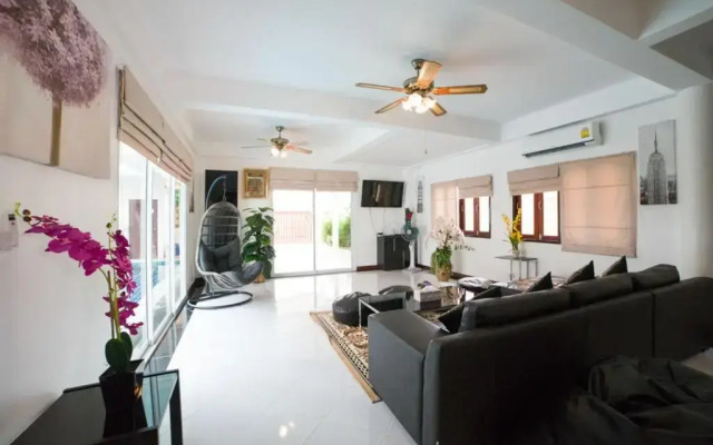 Naiyang Beach Private Pool Villa