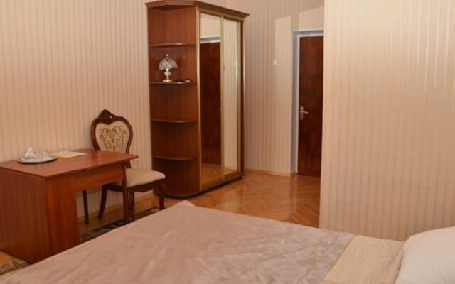 Hotel Merkuriy