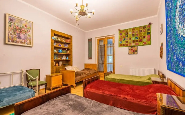 Amo Ra Guest House