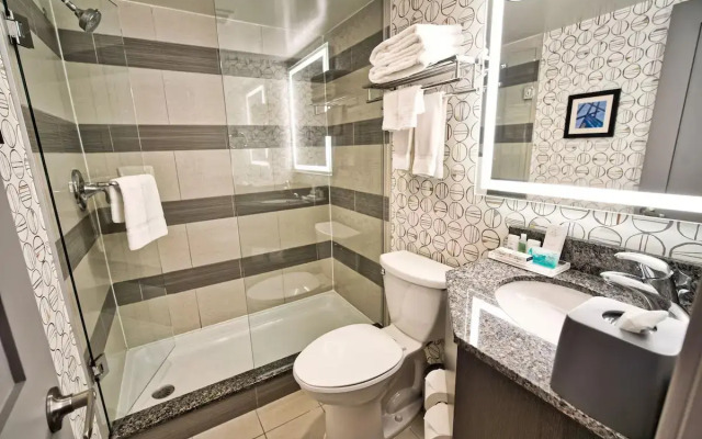 Holiday Inn Toronto Downtown Centre by IHG