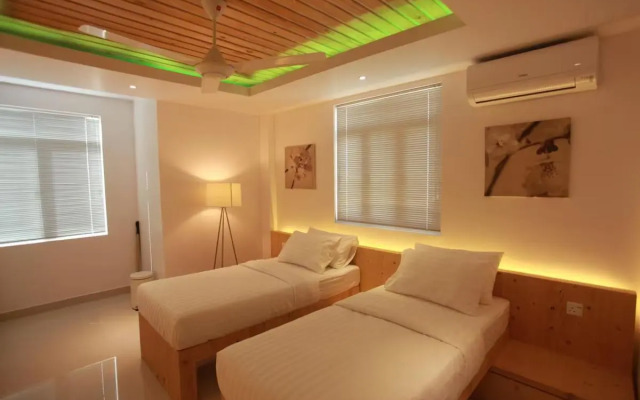 Отель Pine Lodge Maldives