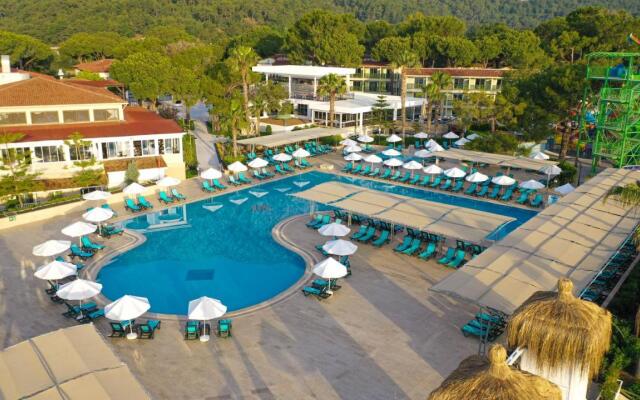 Crystal Flora Beach Resort – All Inclusive